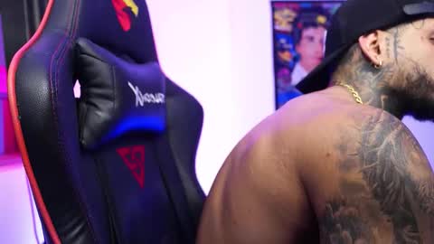 logan_hugh8 online show from December 2025 01:10:01 AM