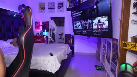 logan_hugh8 online show from March 2026 01:34:02 AM