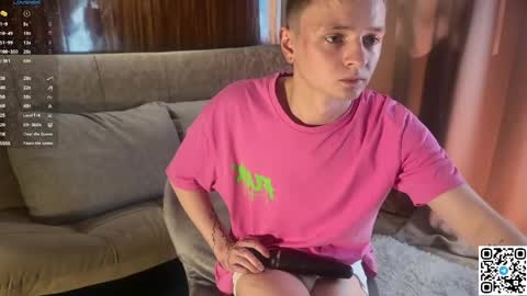 Snapshot of logan_mett chatting on June 2026 01:02:01 PM Logan online show from June 2026 01:02:01 PM