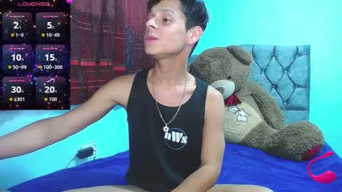 Snapshot of loganevans8 chatting on November 2025 11:32:01 PM Logan online show from November 2025 11:32:01 PM