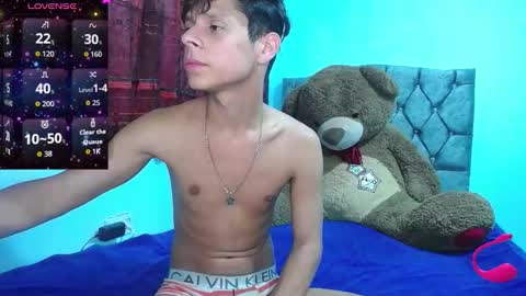 Snapshot of loganevans8 chatting on November 2025 11:32:02 AM Logan online show from November 2025 11:32:02 AM