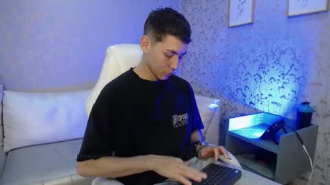 Loganfoster  online show from December 2025 08:36:02 PM