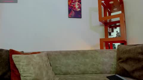 logantwink18 online show from December 2025 11:01:02 PM