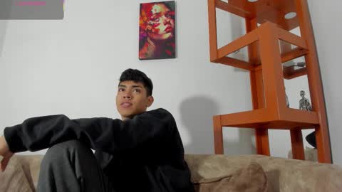 logantwink18 online show from December 2025 01:08:01 PM