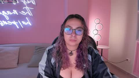 Loise online show from May 2026 07:20:01 PM