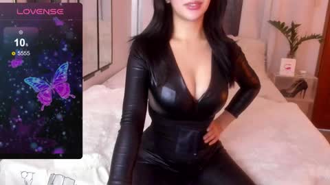 Snapshot of loisewilliams chatting on January 2026 03:53:02 AM Mistress L online show from January 2026 03:53:02 AM