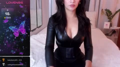 Snapshot of loisewilliams chatting on February 2026 10:43:01 PM Mistress L online show from February 2026 10:43:01 PM