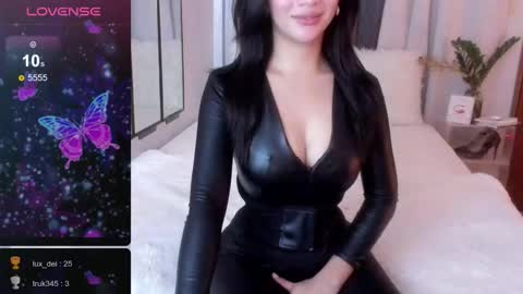 Snapshot of loisewilliams chatting on February 2026 06:53:01 PM Mistress L online show from February 2026 06:53:01 PM