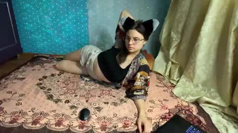 lola_aspis online show from October 2025 08:00:02 AM