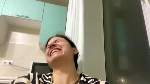 lola_aspis online show from November 2025 04:19:01 PM