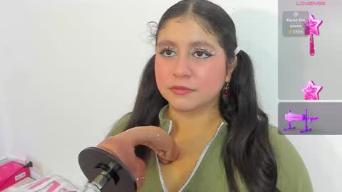 Snapshot of lola_clit chatting on October 2025 11:43:02 AM lola online show from October 2025 11:43:02 AM