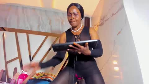 Lola online show from November 2025 11:55:02 AM