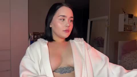 lola_razee online show from June 2026 09:20:01 PM
