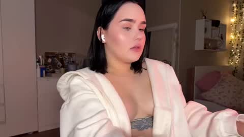 lola_razee online show from July 2026 11:00:01 PM