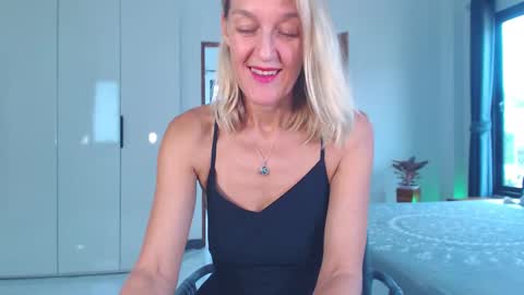 Snapshot of lolaaelita chatting on January 2026 04:04:01 AM Lola online show from January 2026 04:04:01 AM