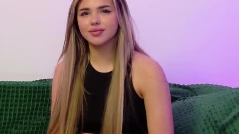 lolaamore_ online show from December 2025 08:29:01 PM