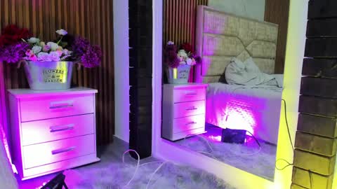 Lola Angel online show from April 2026 07:44:01 PM