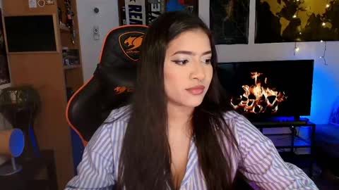 lolaasmith_21 online show from May 2026 07:31:01 PM
