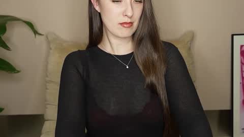 Snapshot of loladom chatting on November 2025 04:51:02 PM Frt Pr1ncess online show from November 2025 04:51:02 PM