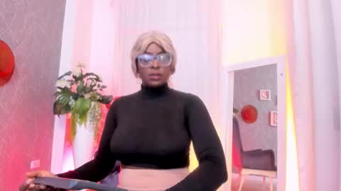 lola online show from October 2025 04:24:01 AM