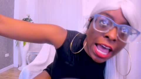 lola online show from November 2025 08:18:01 PM