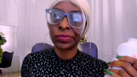 lola online show from November 2025 01:25:02 PM