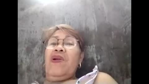 Snapshot of lolamommie chatting on November 2025 05:50:02 AM tey online show from November 2025 05:50:02 AM