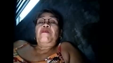 Snapshot of lolamommie chatting on November 2025 08:04:02 AM tey online show from November 2025 08:04:02 AM