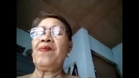 Snapshot of lolamommie chatting on November 2025 11:32:02 PM tey online show from November 2025 11:32:02 PM