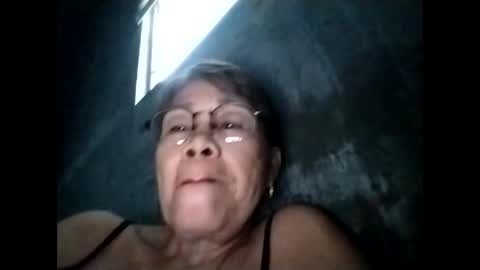 Snapshot of lolamommie chatting on November 2025 08:25:02 AM tey online show from November 2025 08:25:02 AM