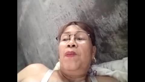 Snapshot of lolamommie chatting on November 2025 02:01:01 AM tey online show from November 2025 02:01:01 AM