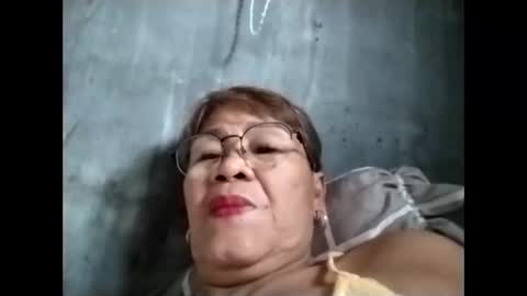 Snapshot of lolamommie chatting on November 2025 05:39:02 AM tey online show from November 2025 05:39:02 AM