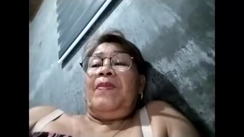 Snapshot of lolamommie chatting on November 2025 09:24:01 AM tey online show from November 2025 09:24:01 AM