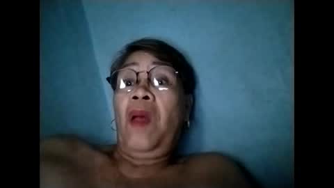 Snapshot of lolamommie chatting on December 2025 09:07:01 AM tey online show from December 2025 09:07:01 AM