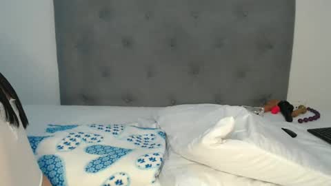 Lola online show from February 2025 09:53:02 PM