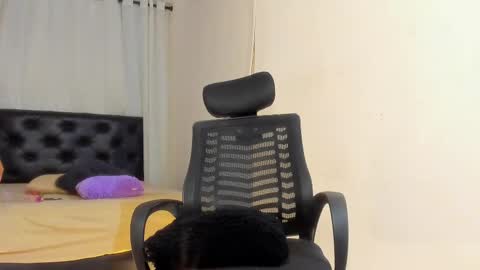 lolareyes1 online show from September 2025 10:31:02 AM