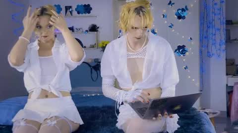 lolaspaists online show from November 2025 07:52:01 AM