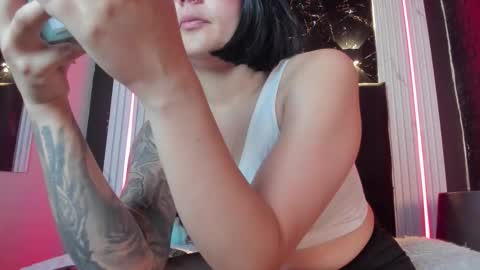 Snapshot of lolaxxxperiience chatting on November 2025 11:32:02 AM Lola online show from November 2025 11:32:02 AM