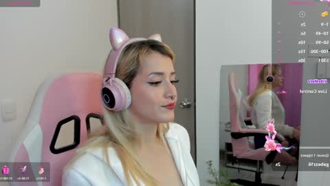 Snapshot of lolly_js_ chatting on December 2024 01:28:01 PM Lolly online show from December 2024 01:28:01 PM