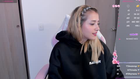 Snapshot of lolly_js_ chatting on December 2024 04:27:02 AM Lolly online show from December 2024 04:27:02 AM