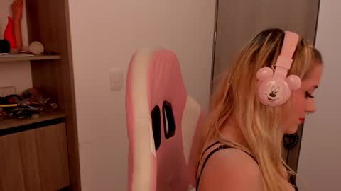 Snapshot of lolly_js_ chatting on February 2025 02:58:01 AM Lolly online show from February 2025 02:58:01 AM