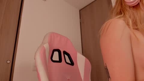 Snapshot of lolly_js_ chatting on March 2025 07:52:01 AM Lolly online show from March 2025 07:52:01 AM