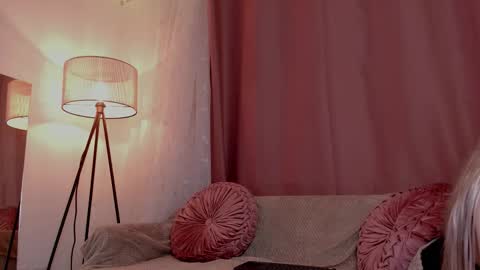 Snapshot of lolly_js_ chatting on November 2025 07:24:02 AM Lolly online show from November 2025 07:24:02 AM