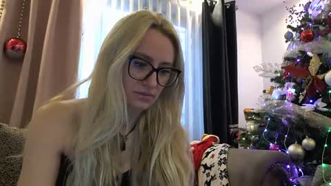 Snapshot of lolly_kaia chatting on December 2025 07:58:02 AM Lolly online show from December 2025 07:58:02 AM