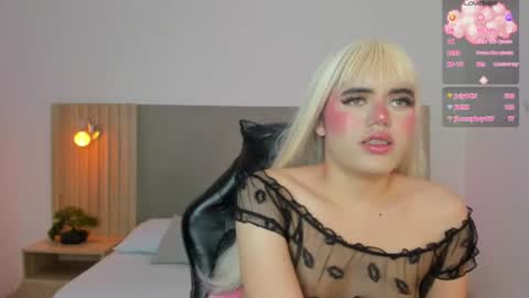 Snapshot of loly_berry chatting on July 2026 06:47:02 AM L O L Y online show from July 2026 06:47:02 AM