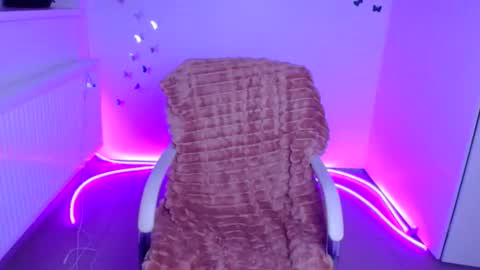 Snapshot of lora_kisses chatting on February 2026 06:12:01 AM Lora online show from February 2026 06:12:01 AM