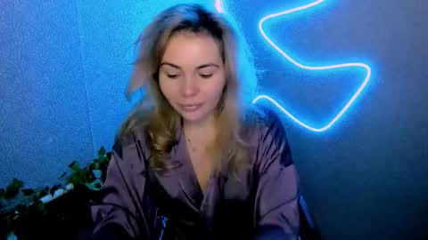 Lora online show from December 2025 03:15:01 AM