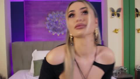 Snapshot of loradevine chatting on November 2025 07:40:03 PM Lora online show from November 2025 07:40:03 PM