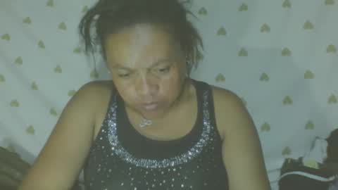 Snapshot of lorahxvane chatting on April 2026 12:21:02 PM LorahxVane online show from April 2026 12:21:02 PM