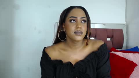 Loraine online show from October 2025 09:05:02 PM